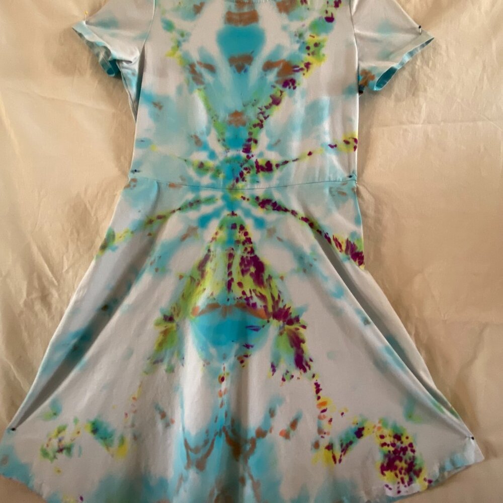 HUHOT LARGE TYE DYE DRESS - Picture 9 of 11
